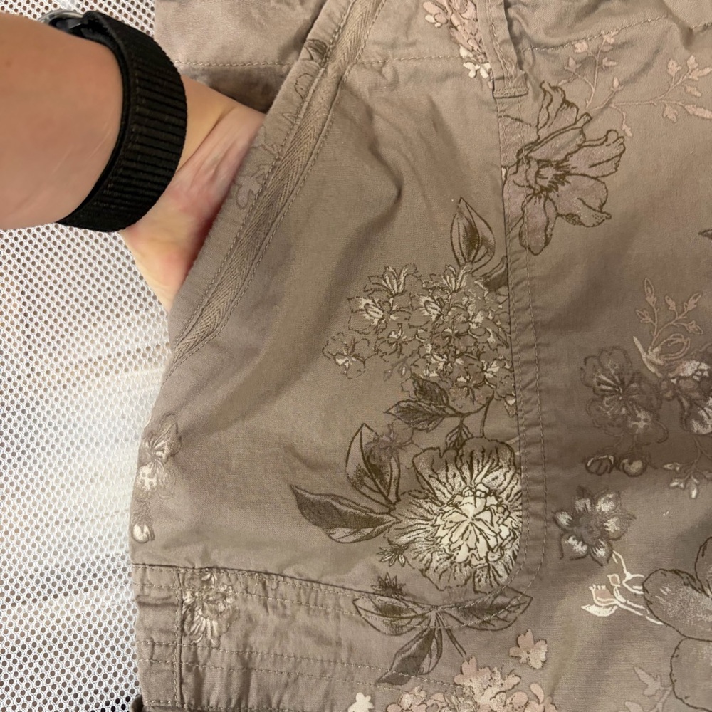 Democracy Flex-ellent Floral Cargo Pants Size 14 Khaki Tan Floral Boho Utility - Picture 4 of 16